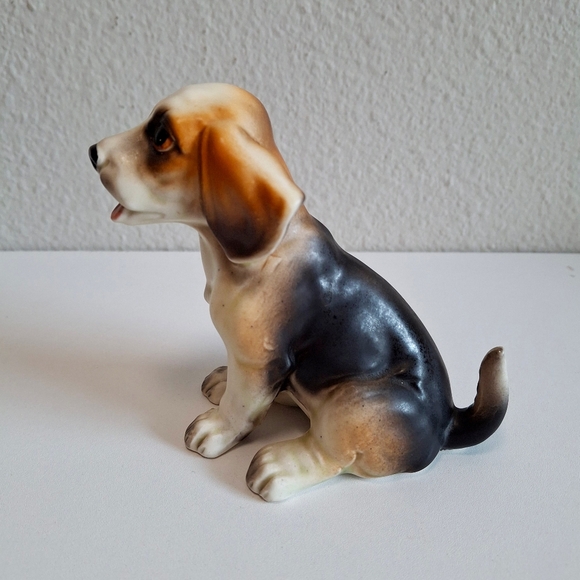 Vintage Porcelain Beagle Dog Collectible Figurine - Picture 4 of 6